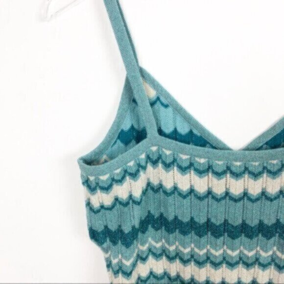 I.N.C. | Women's Teal & Cream Chevron Pattern Sweater Tank Size Medium - Picture 4 of 6
